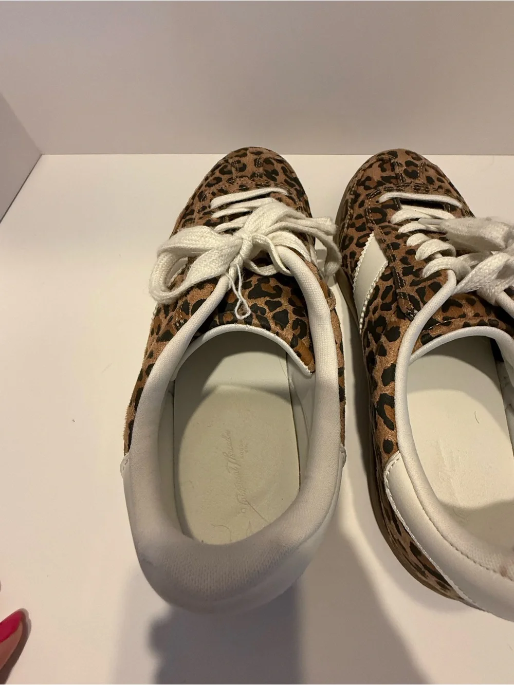 Leopard Print Lace Up Sneakers Women’s Size 8.5 Casual Fashion Tennis Shoes